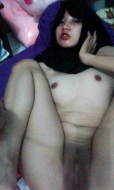 Foto_Memek_Cewek_Berjilbab_Hitam_3.webp