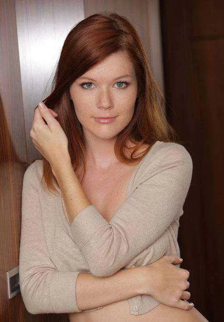 Redhead(Mia Sollis)