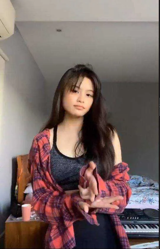 Julia Danielle Hollanda.webp