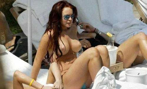 lindsay_lohan_topless.webp