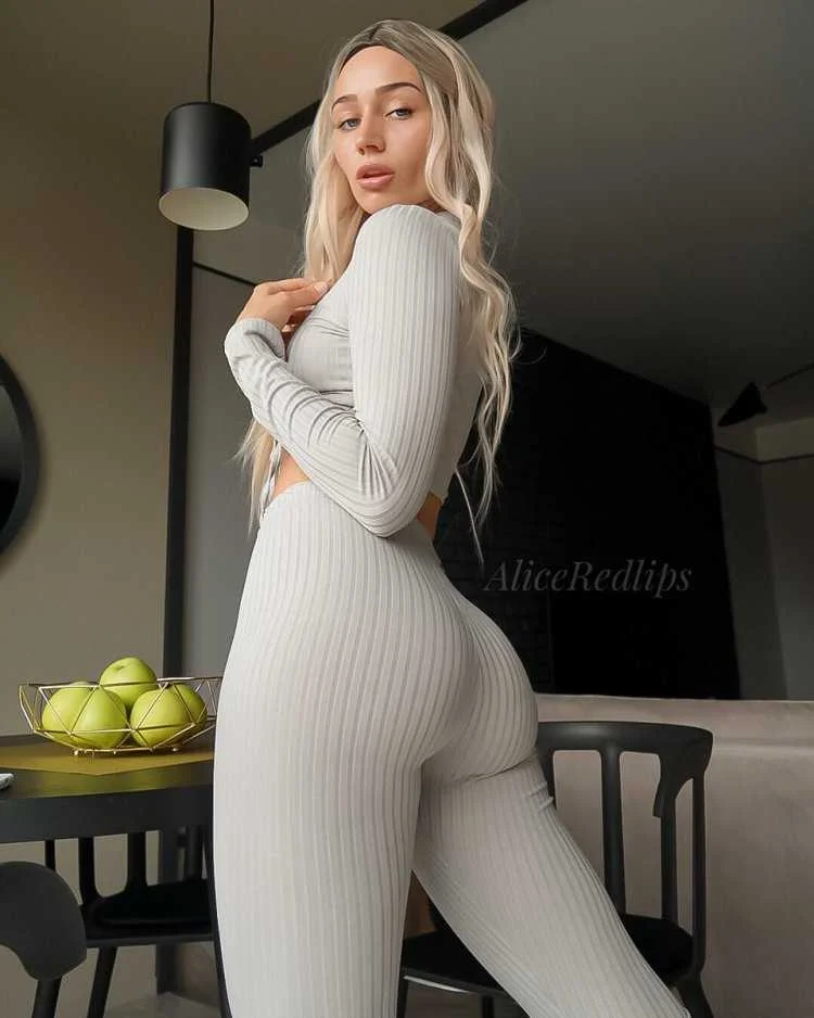1662778390_4-titis-org-p-alice-redlips-pics-erotika-instagram-8.jpg