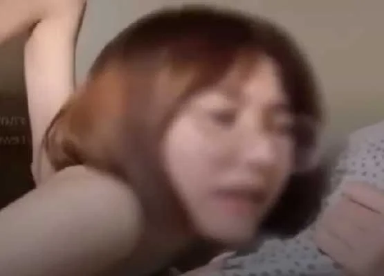 Namimilipit si Cute sa unang talong na kanyang natikman.jpg