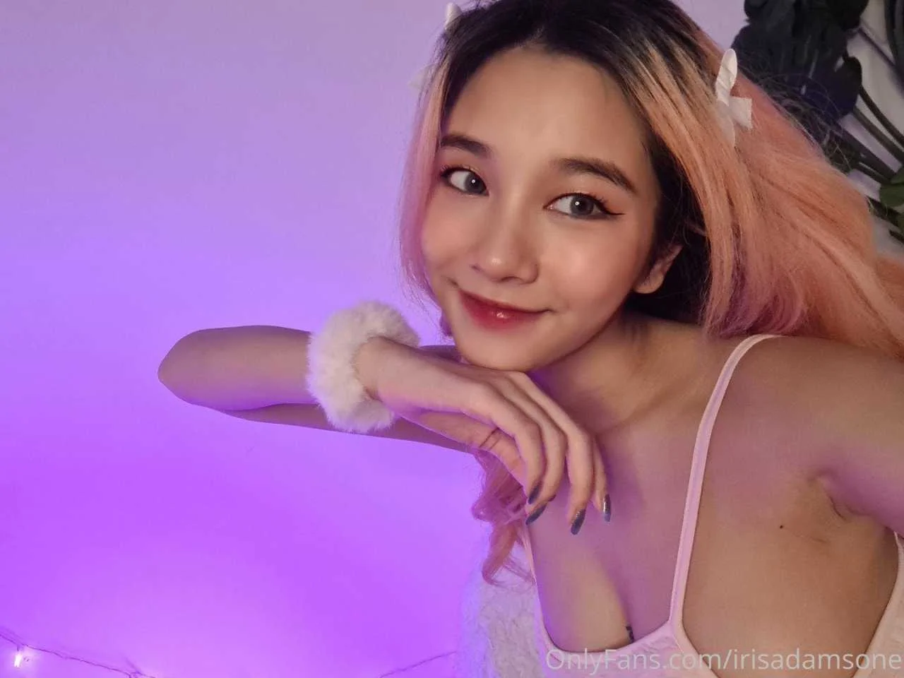 irisadamsone_2127705.webp