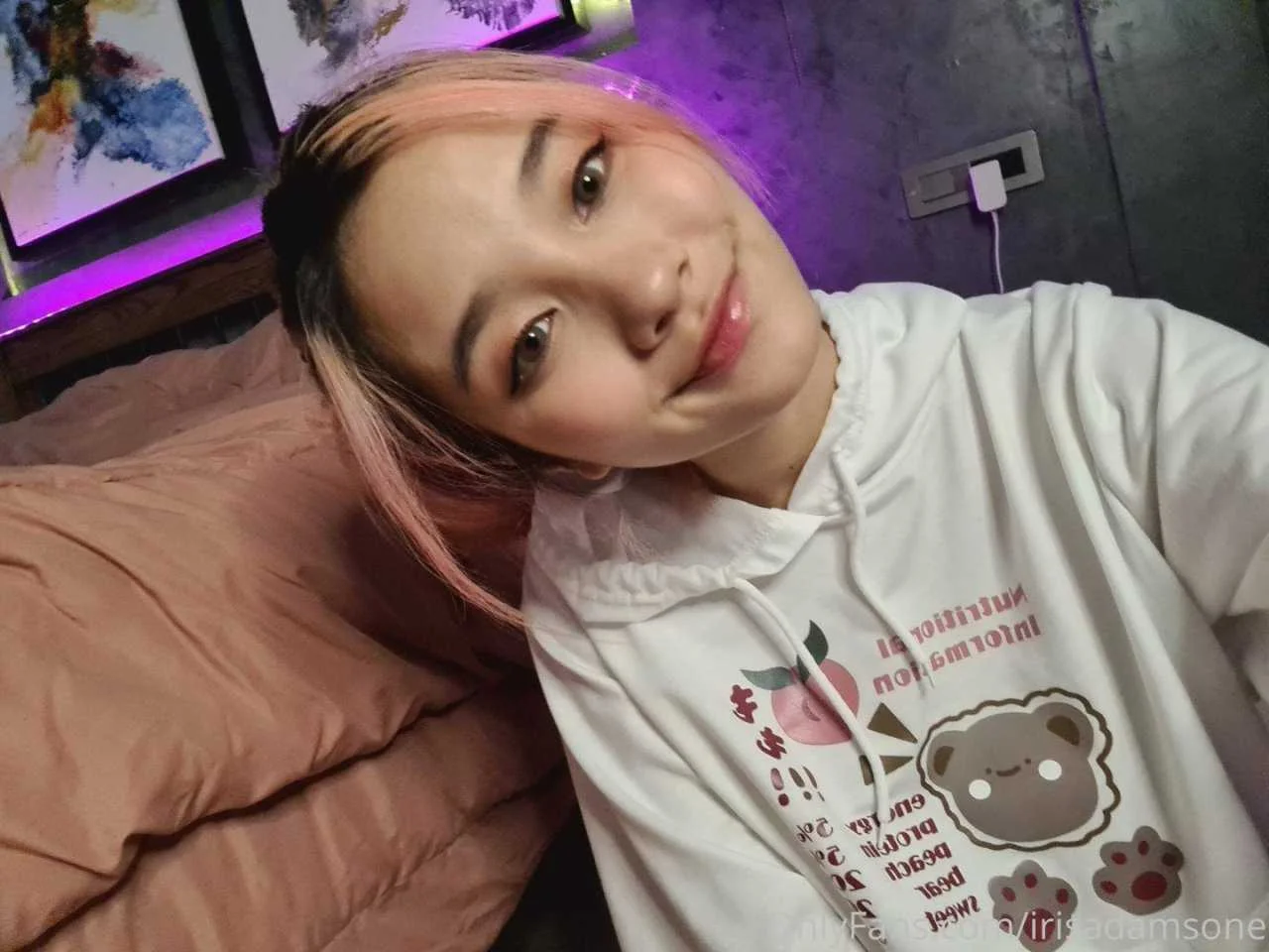 irisadamsone_2127738.webp