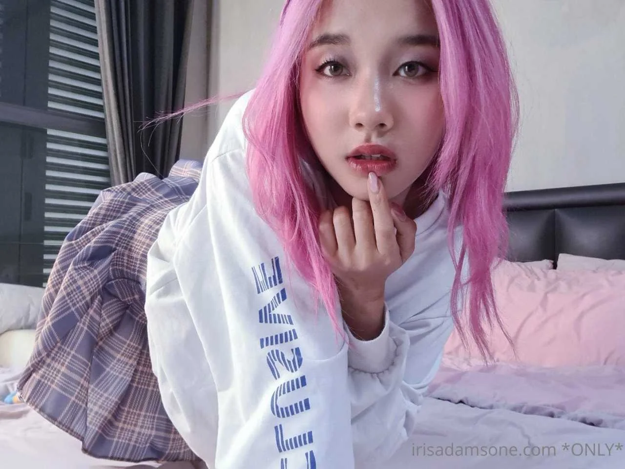 irisadamsone_2127741.webp