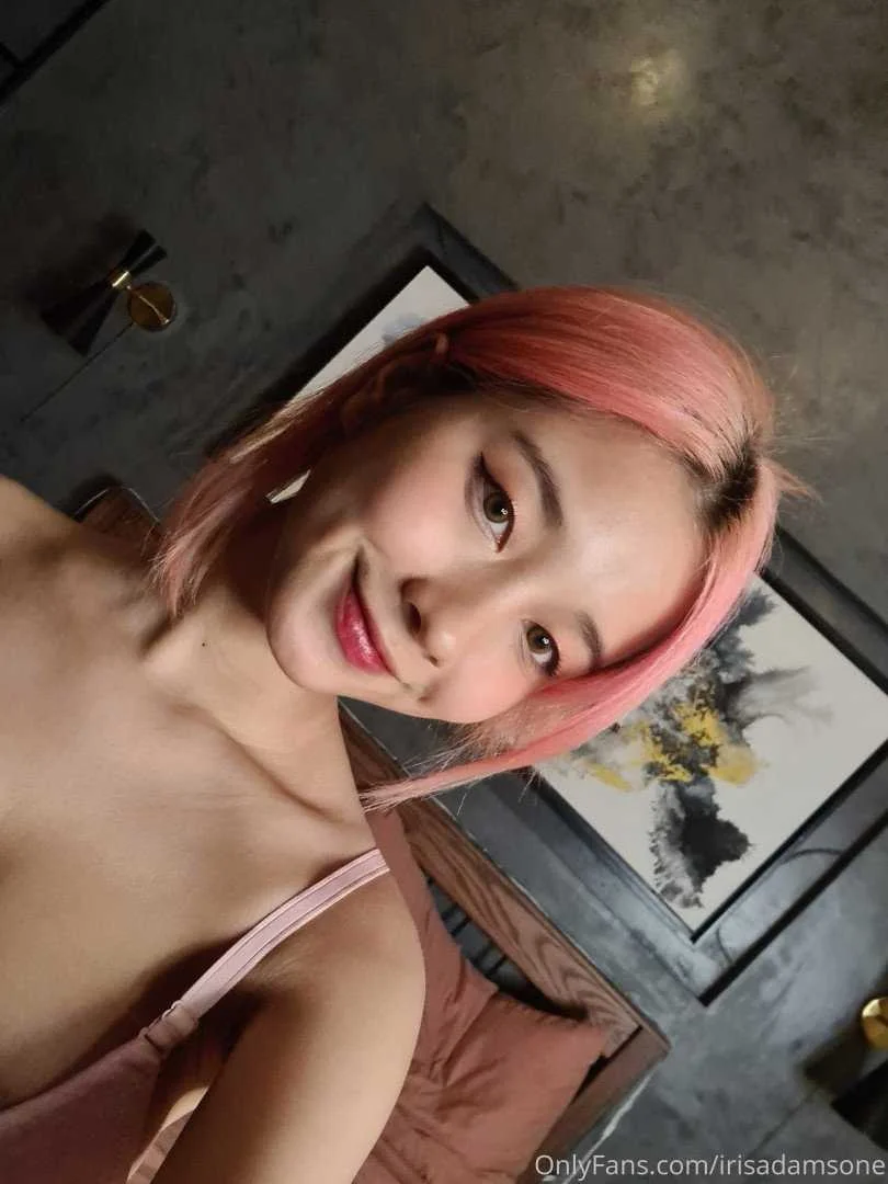 irisadamsone_2128166.webp
