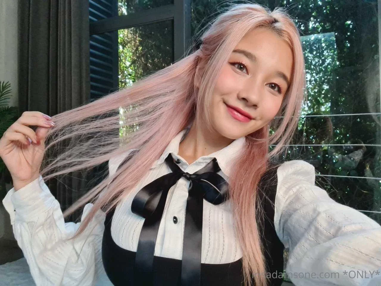 irisadamsone_2128176.webp
