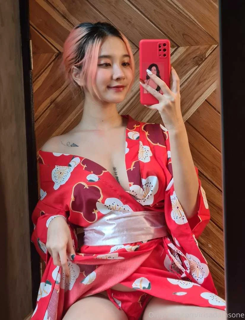 irisadamsone_2128199.webp