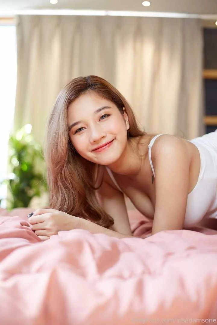 irisadamsone_2128296.webp