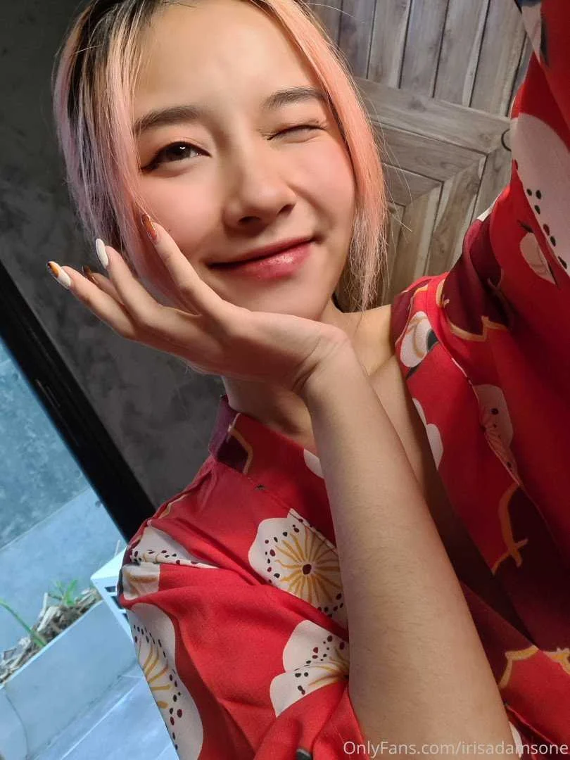 irisadamsone_2128414.webp