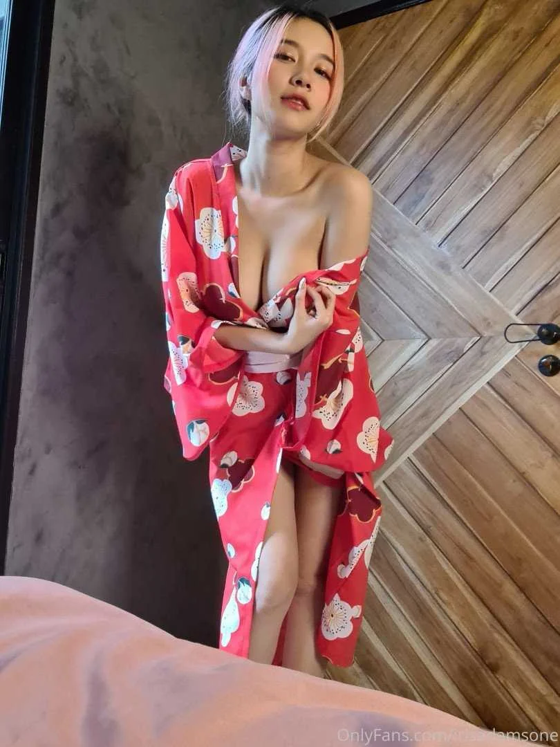 irisadamsone_2128759.webp