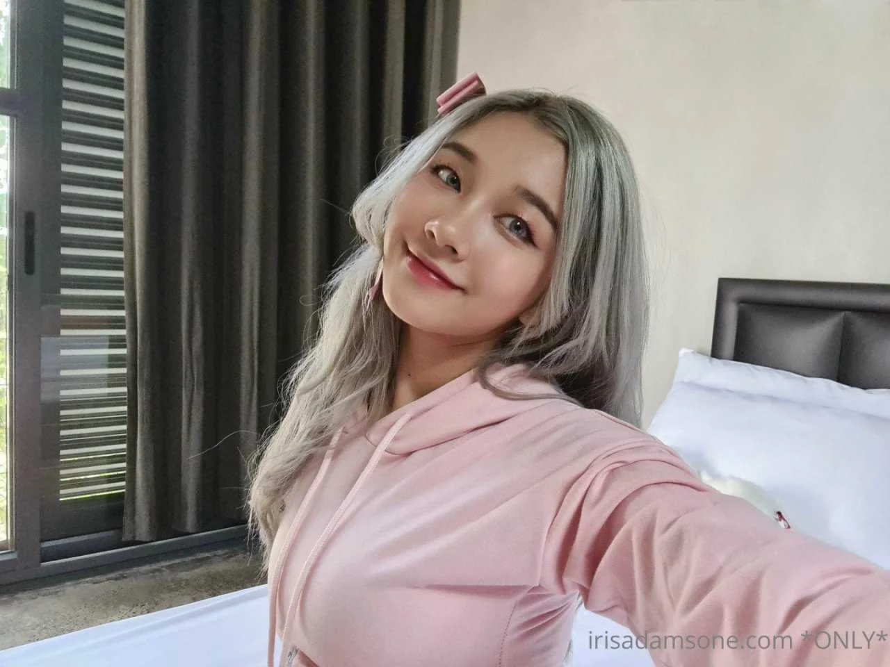 irisadamsone_2128764.webp