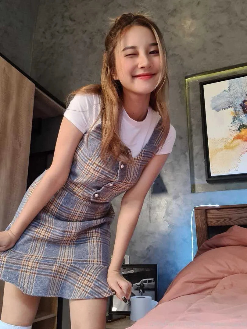 irisadamsone_2128857.webp