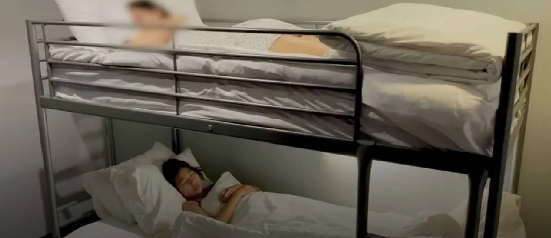 Tinuhog ni Bunso ang mag roommate.webp