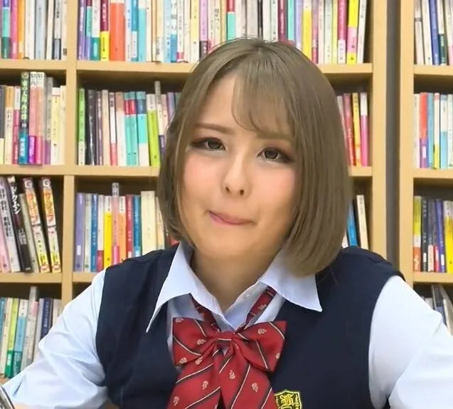 Having a Nice Chat with a Bookworm Girl (Uncensored)