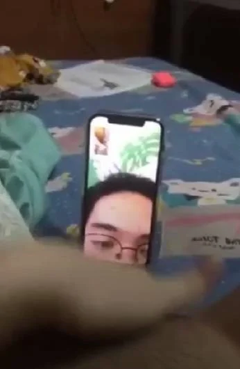 Malayo man sa isat isa nagkakantotan pa rin .webp