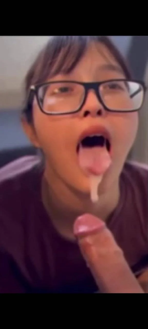 Chinupa ulit ni Mina hanggang labasan sa bibig niya rekta nood