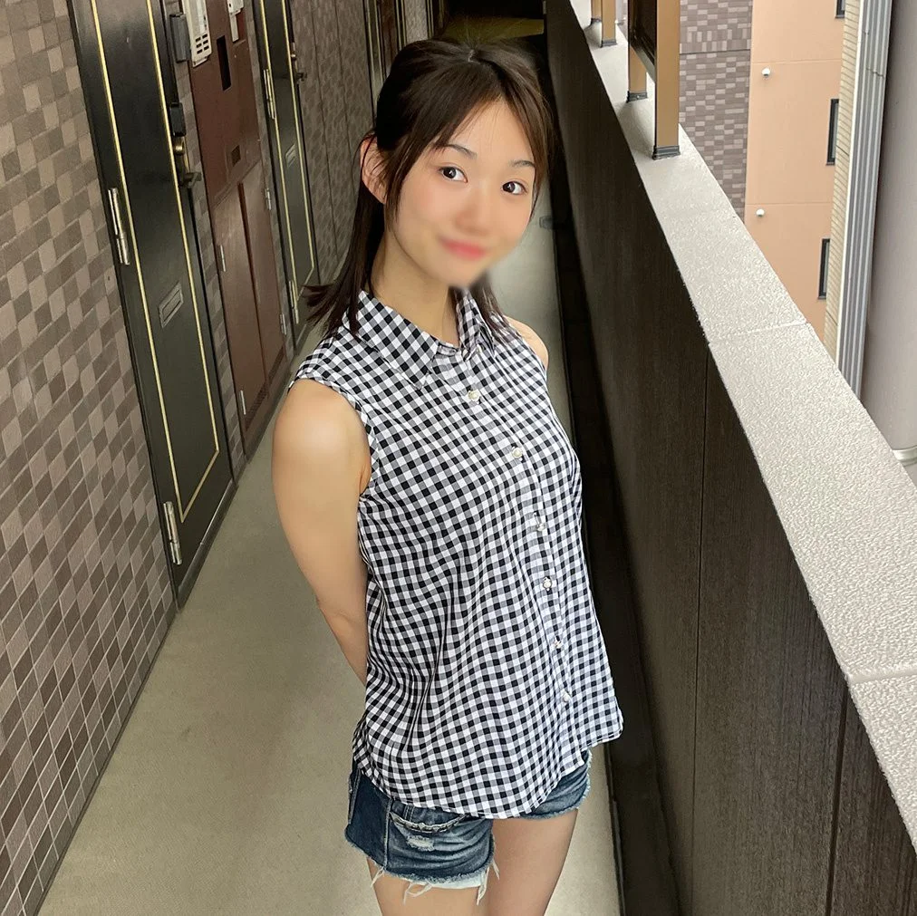 [MF] (UNCENSORED) Kaede-chan came to the old man's house to earn some money. Today, the middle-aged man's smelly sperm is shot into her pussy.