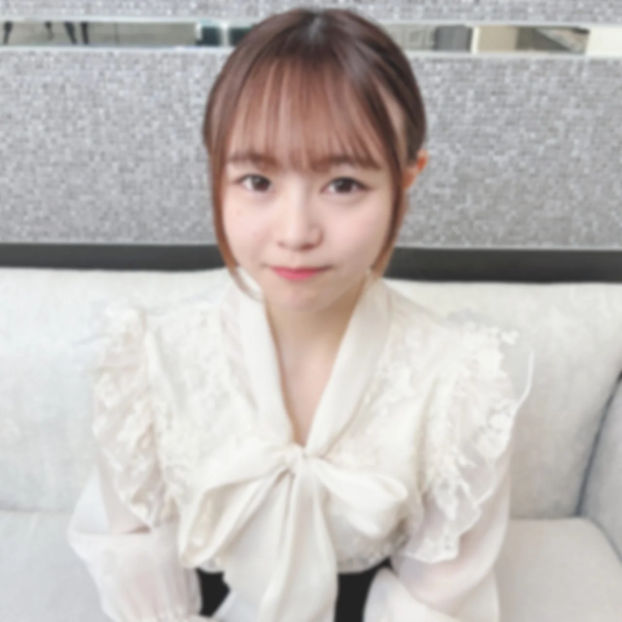 [MF] (UNCENSORED) Fair-skinned 18-year-old. When she sees the dick, she forgets her embarrassment and writhes. The tightness of the dick