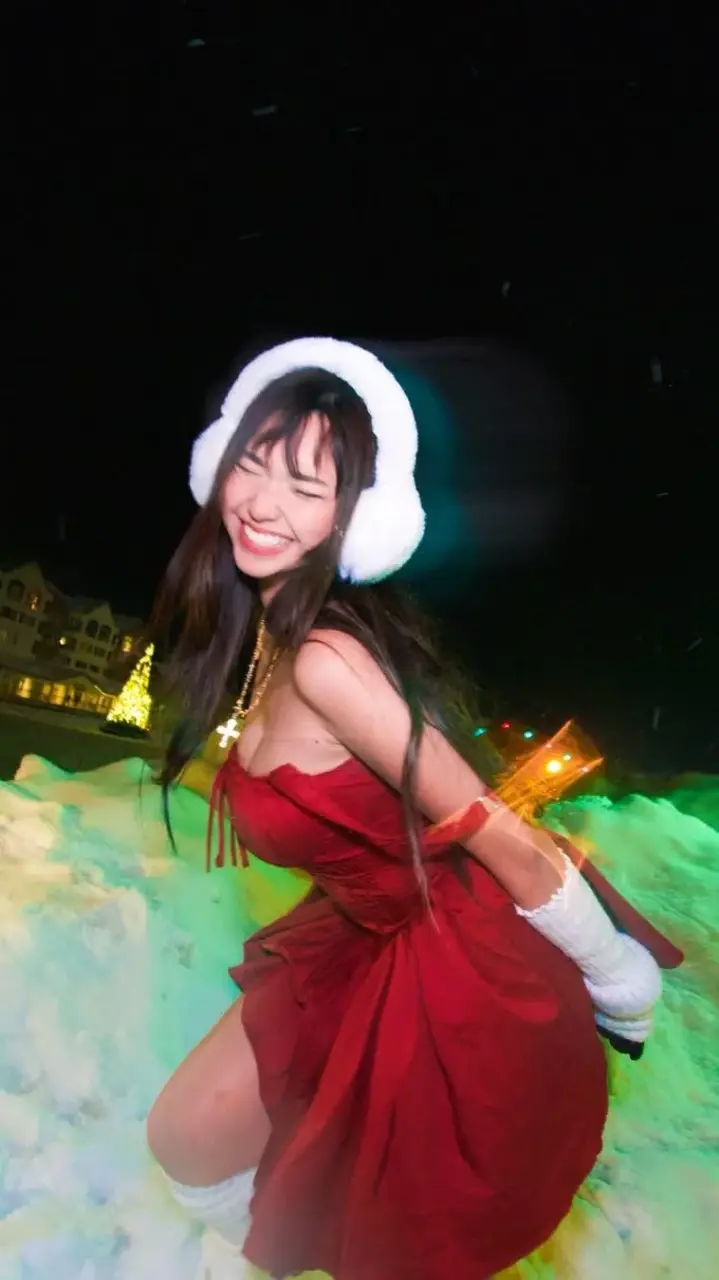 having-fun-in-snow-v0-cdnip4ae4iee1.webp