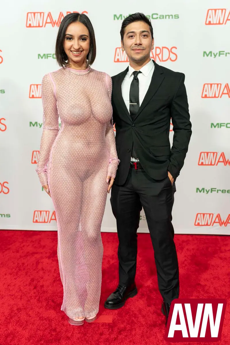 GKjWU93bwAAeyiD.webp