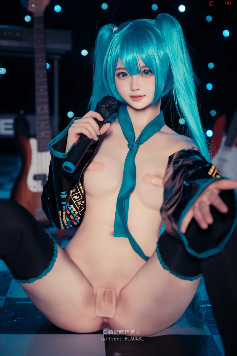 Blacqkl-cosplay-Hatsunee-Miku-35_result.webp
