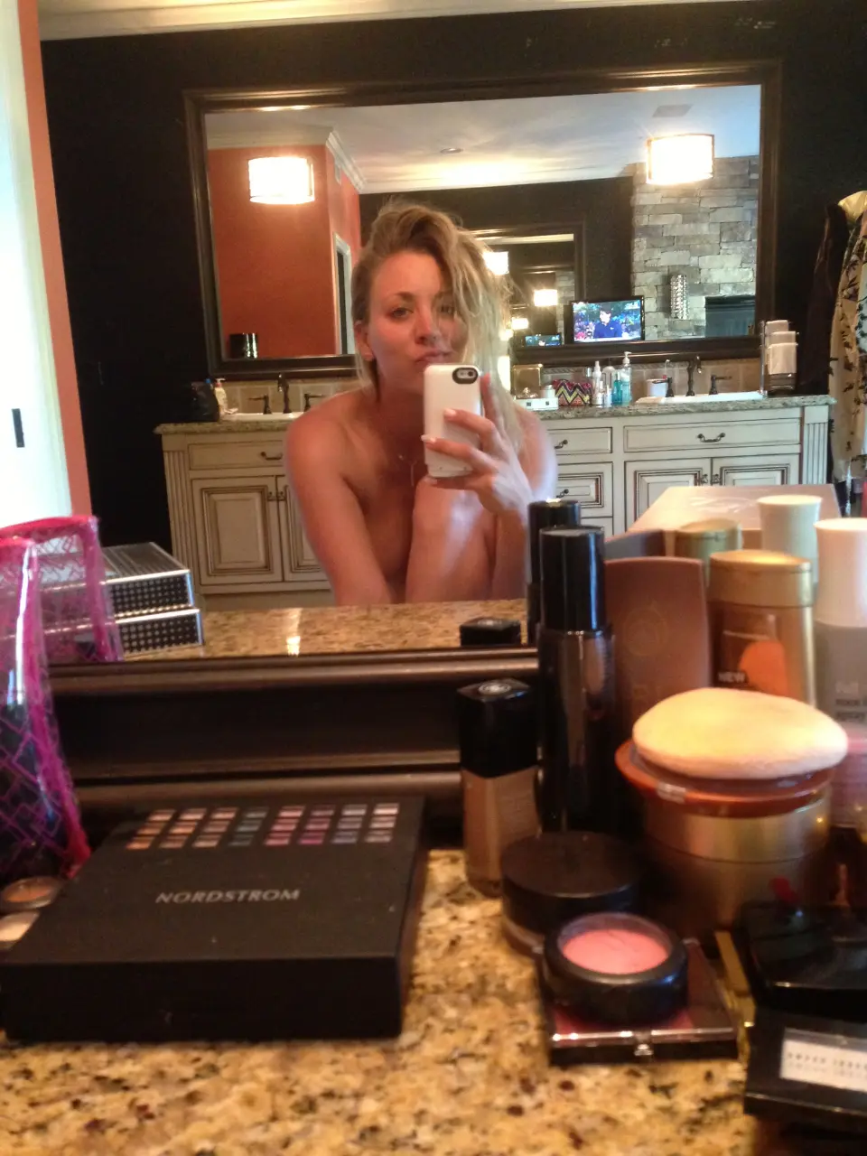 Kaley Cuoco (15).webp