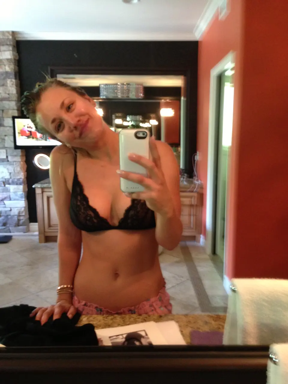 Kaley Cuoco (18).webp
