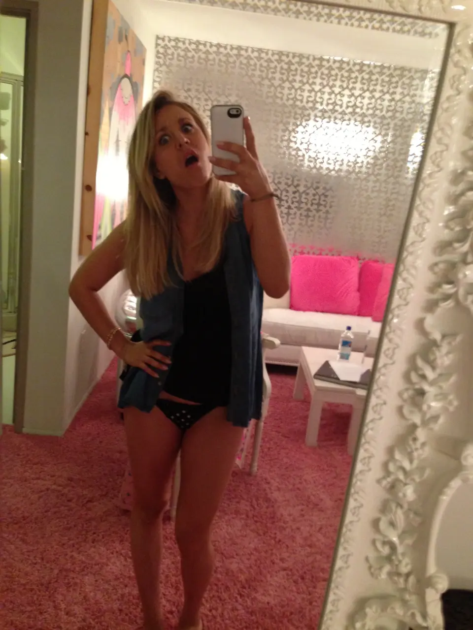 2013.08.19_13.45.28~Kaley Cuoco (19).webp