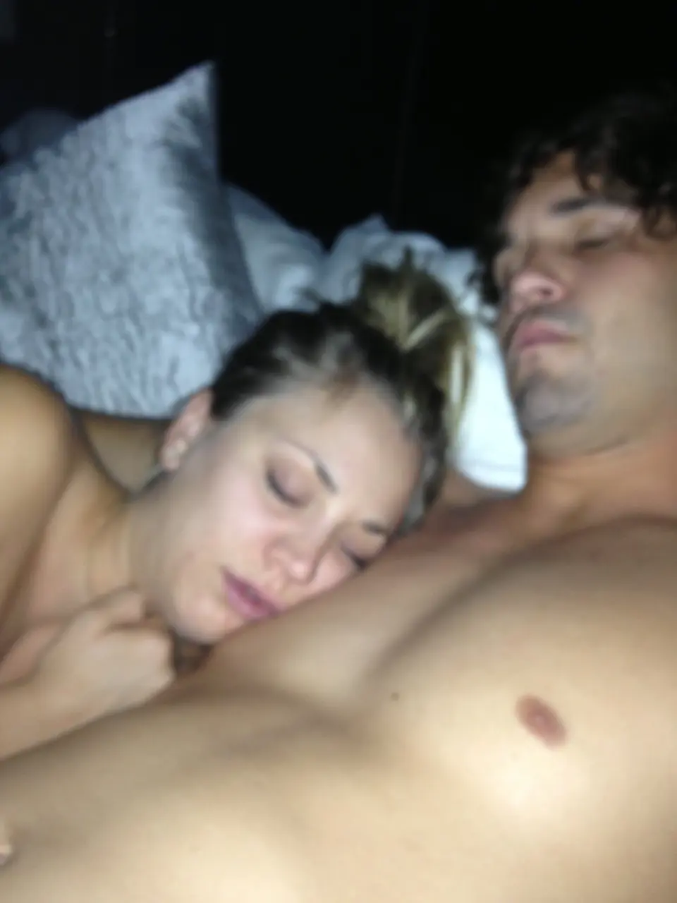 2013.08.30_23.49.38~Kaley Cuoco (21).webp