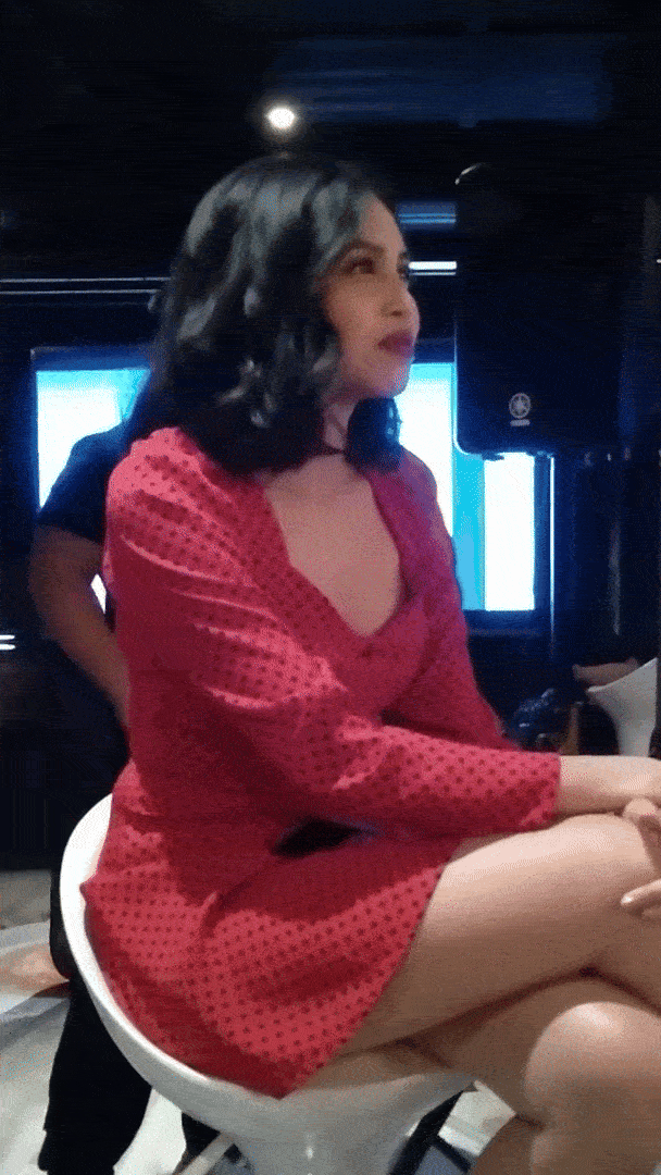 15_video-694-14-rtGDCnStYno-1745764380711-ezgif.com-gif-maker.gif