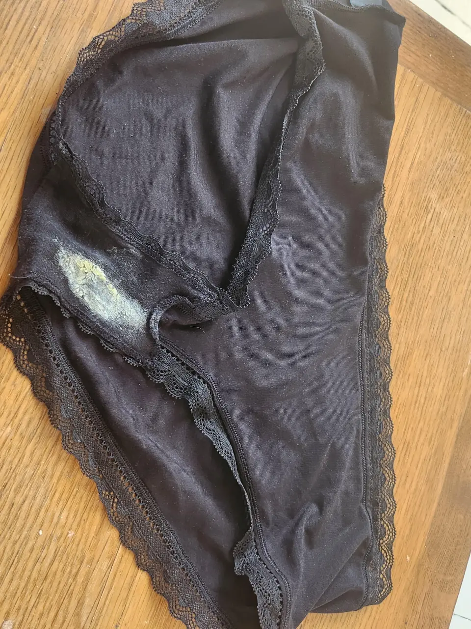 2025-04-11_DirtyGussets_1jw35gx_wifes_panties_02.webp