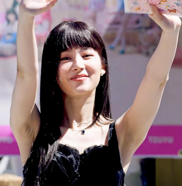 sana-raw-armpits-bonus-v0-k43ii0fogt1a1.webp