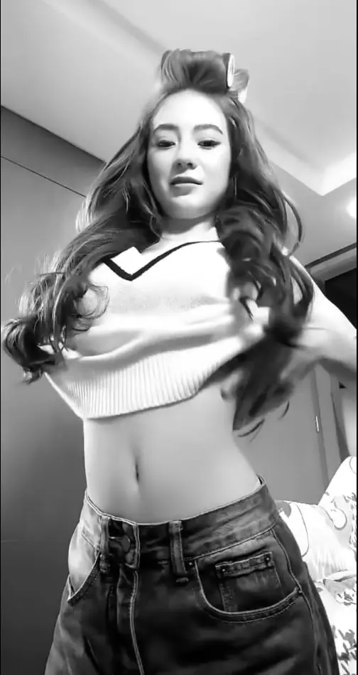 Sofia Fyang Smith (downblouse)