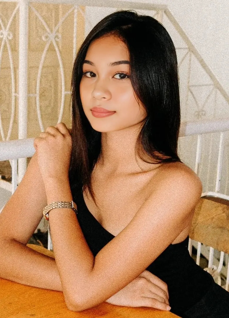Rhiane Flores - Hakdoggggg (1).webp