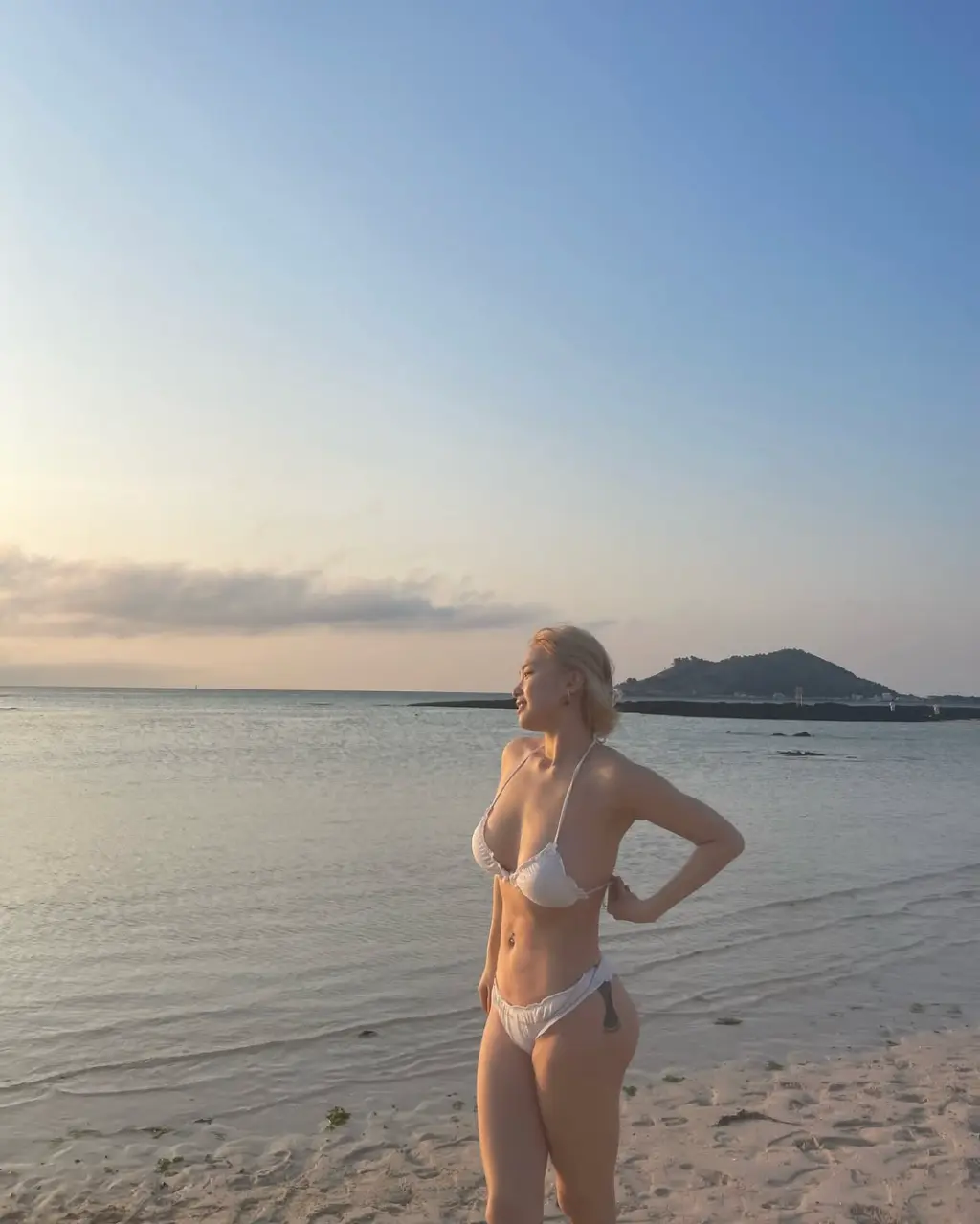 🏝️ #blond is serving me good (1).webp
