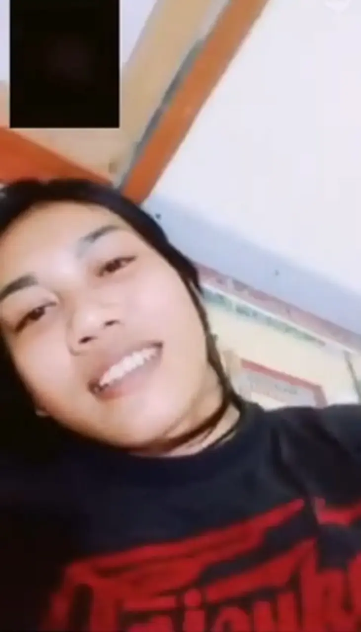 Tattoo lang sana ipapakita ni ate pero pati tahong pinasilip (Rekta/No ID)