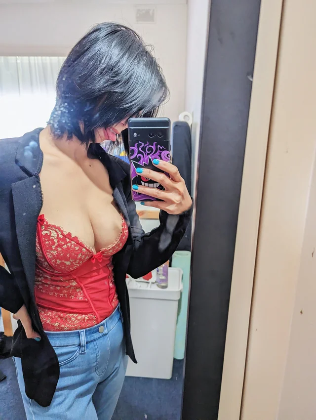 trying-out-o-f-fice-wear-should-i-wear-this-to-work-or-not-v0-0vtv2eiif0dc1.webp
