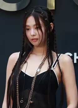 Blackpink's_Jennie_in_Chanel_Coco_Crush,_July_3,_2024_(1).webp