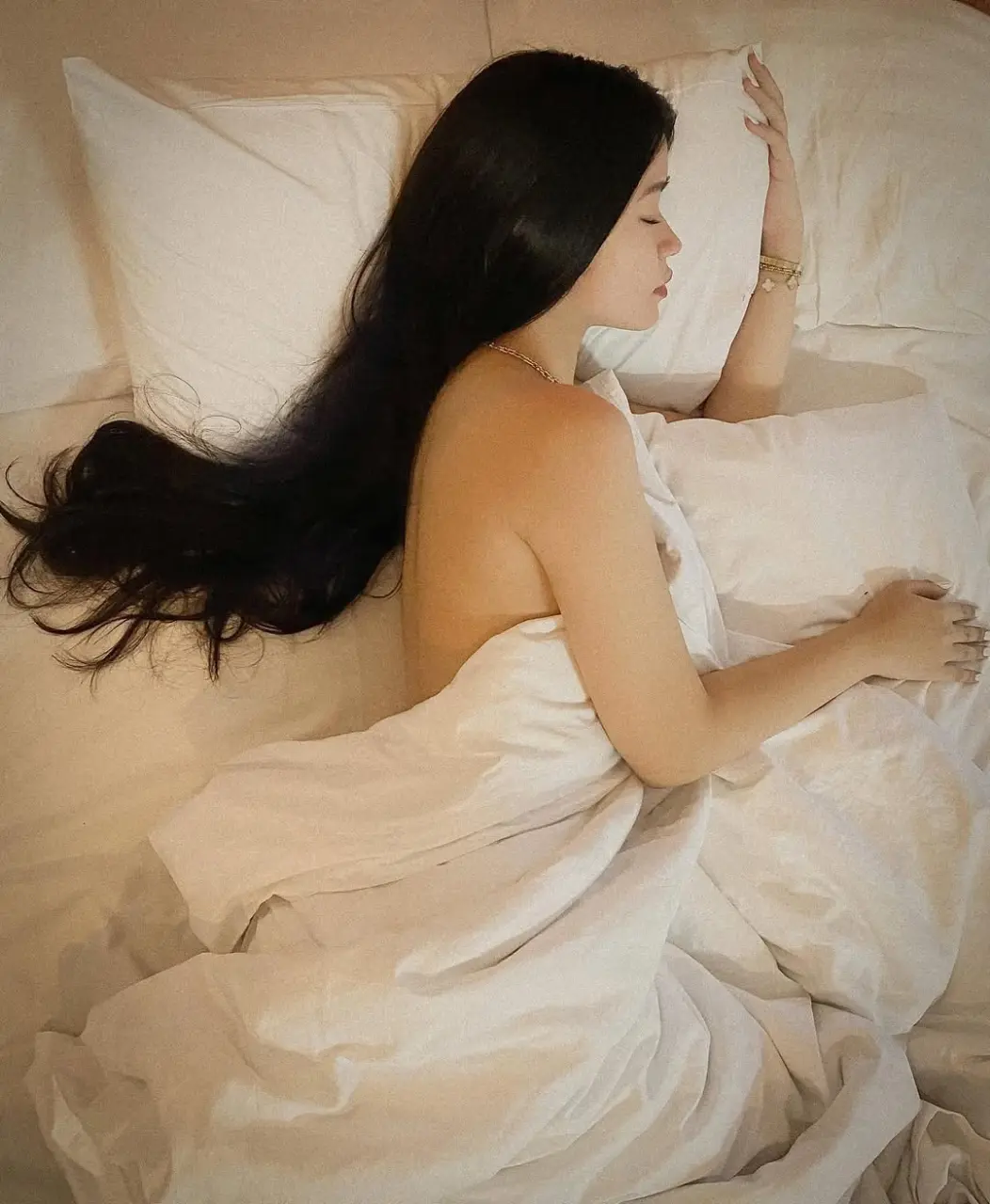 Come to bed, i’m still sleepy.webp