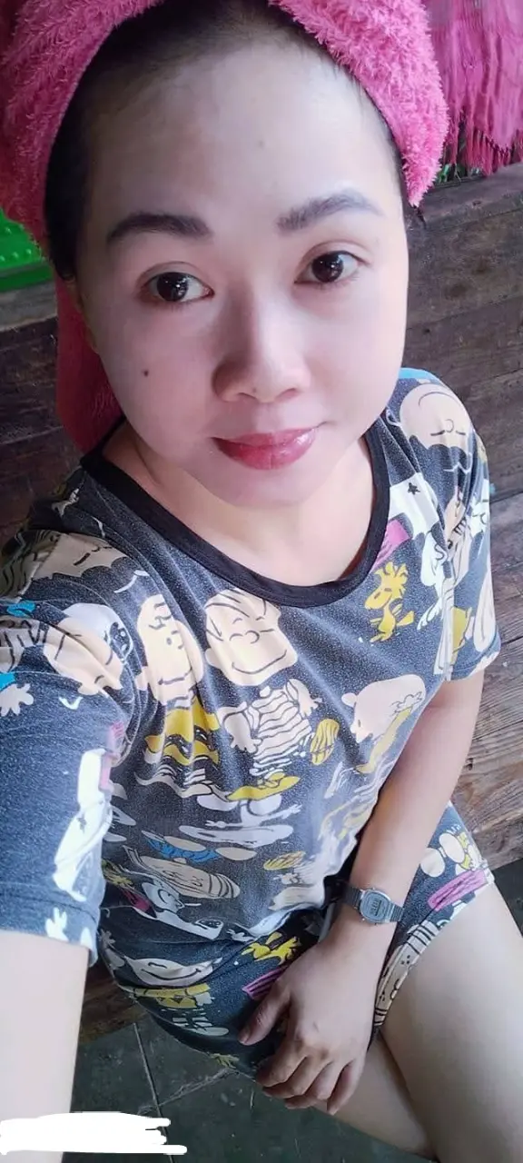 Nag send si Kumare ng selfie sakin bagong ligo siya (Non nude)