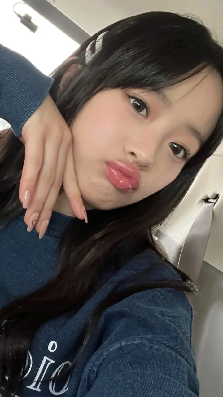 Gww2rQGbgAE9-6t.webp