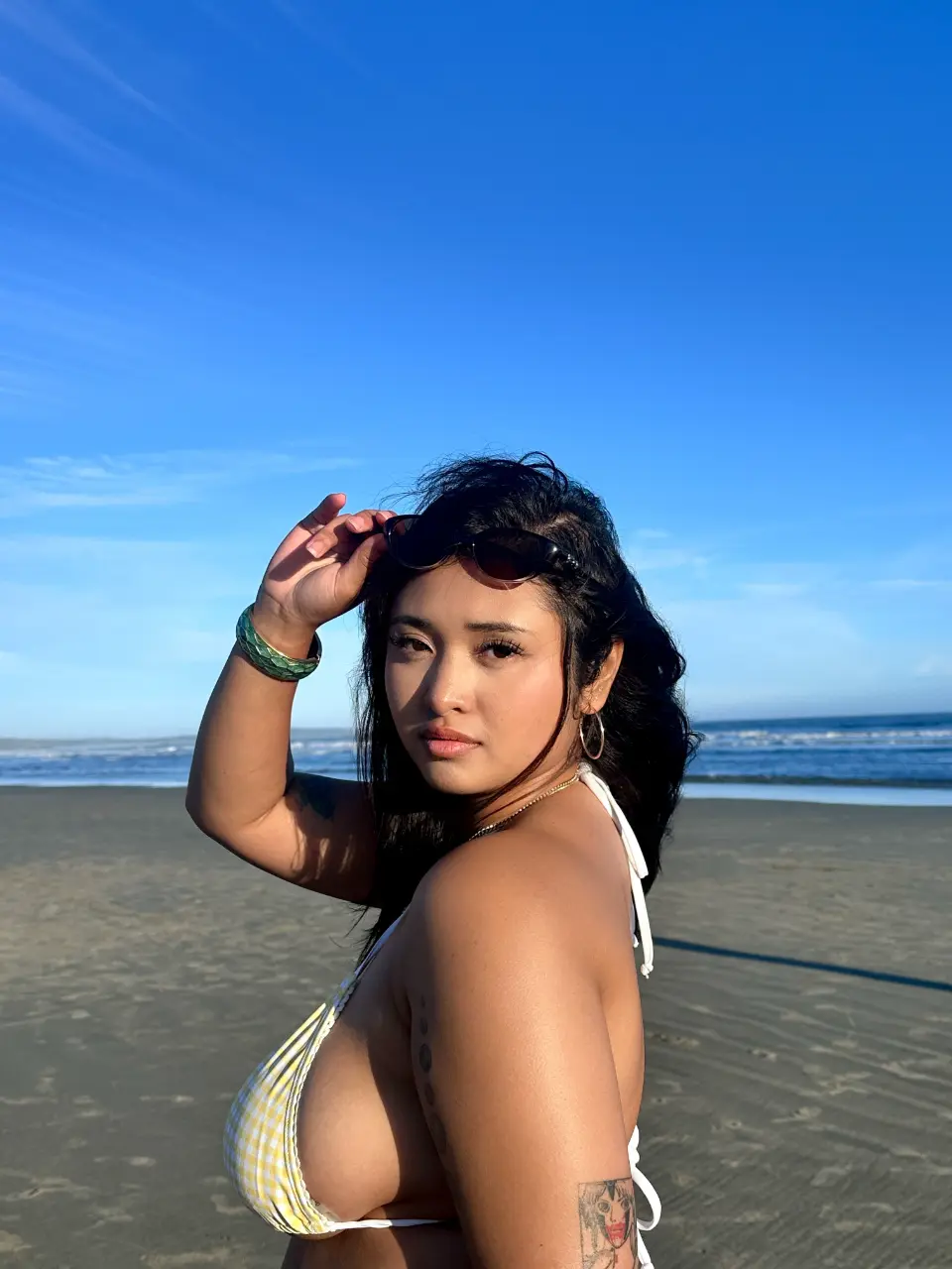 yana-beach-44228c314959c2e55.webp