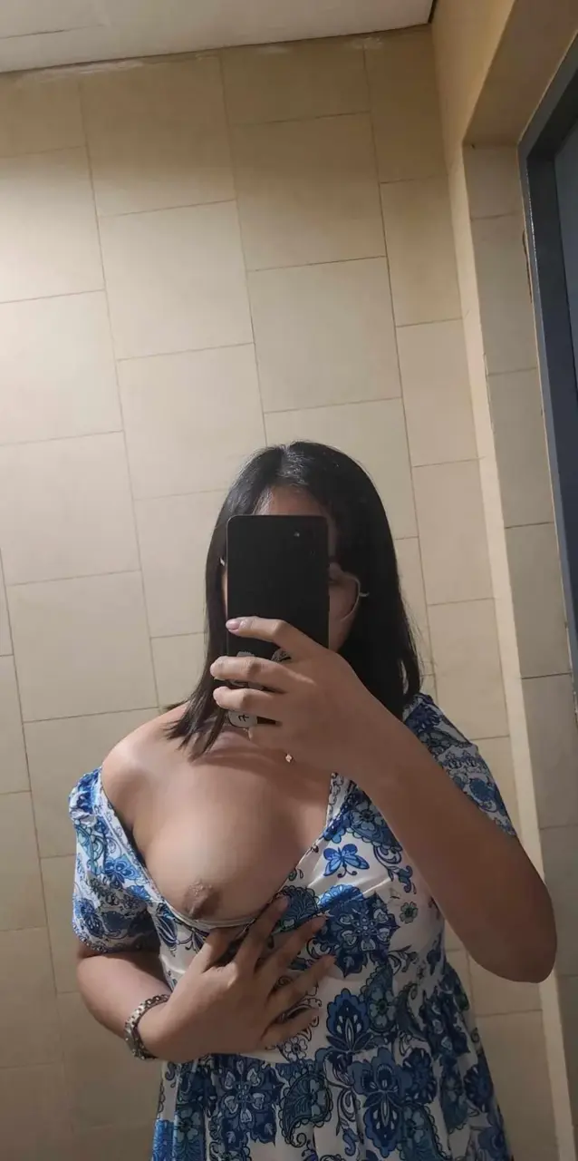 took-some-workplace-nudes-just-for-you-v0-hiujspmv7mxb1.webp