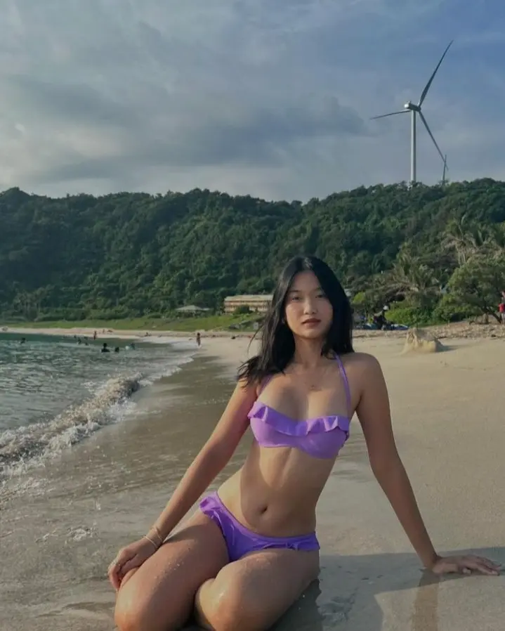 20yo Filipina girl, K@_–_r∆ shows off and plays with her tight & wet  _2ka2MP5x.webp