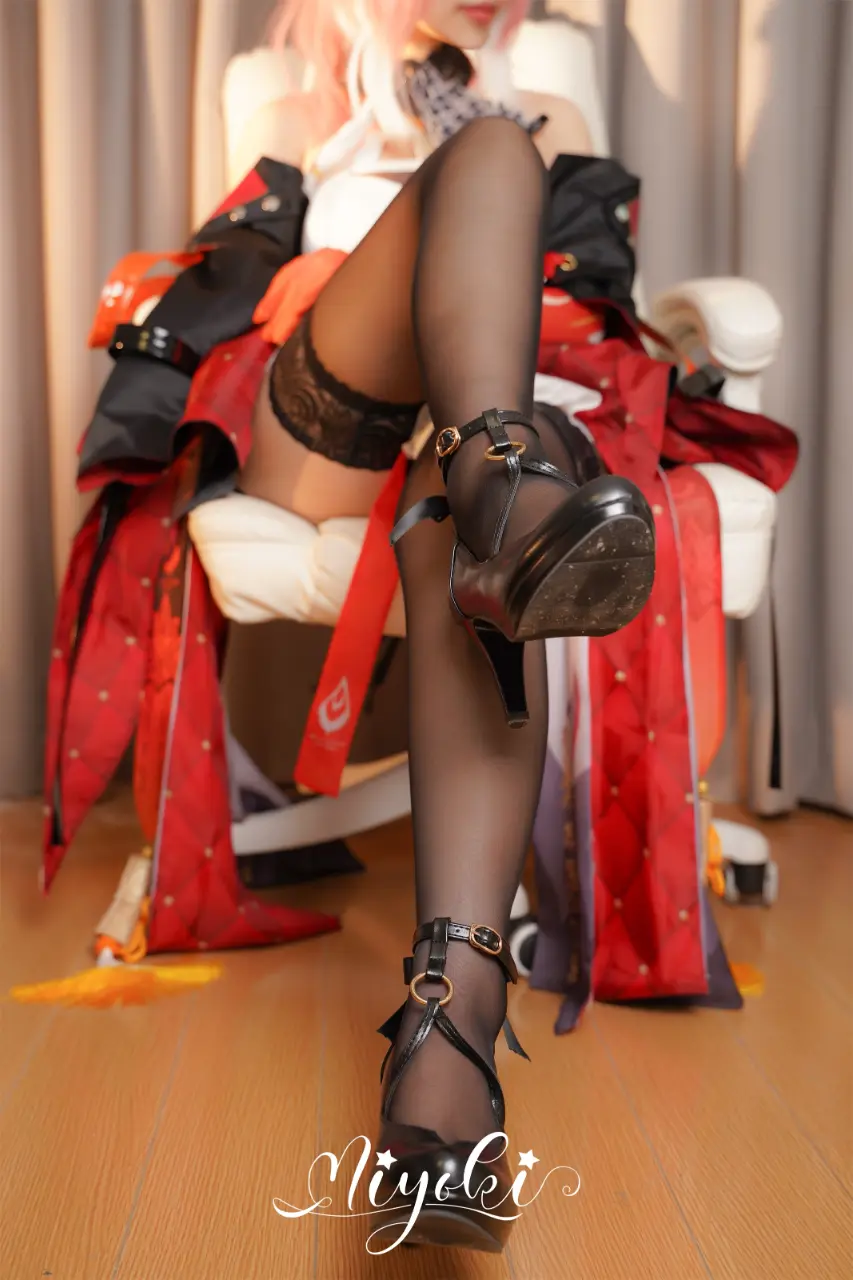铃木美咲 (Misaki Suzuki) cosplay Changli - Wuthering Waves (15).webp