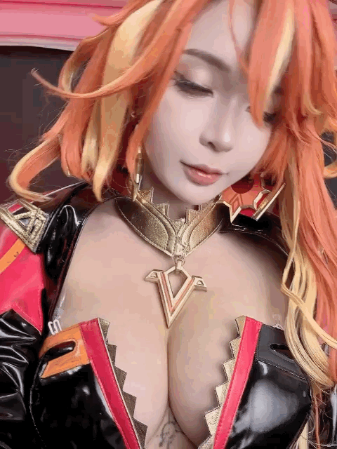 Umeko J cosplay Mavuika - Genshin Impact (2).GIF
