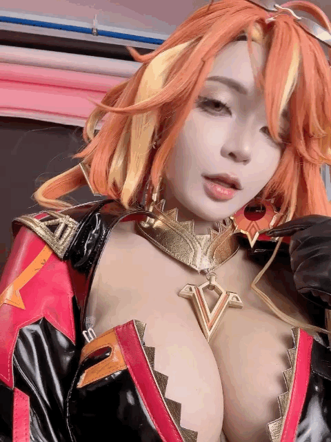 Umeko J cosplay Mavuika - Genshin Impact (3).GIF
