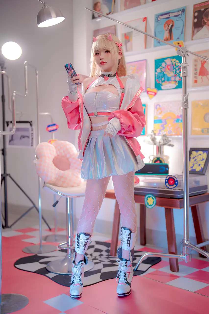 ZinieQ (ジニCosplayer) cosplay Viper - NIKKE (1).webp
