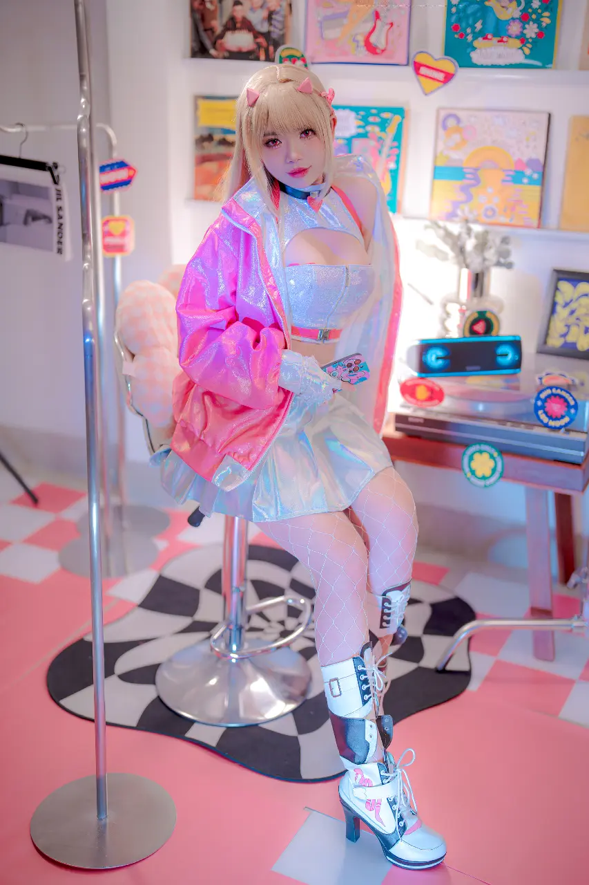 ZinieQ (ジニCosplayer) cosplay Viper - NIKKE (2).webp
